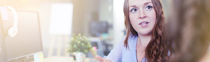 A small business owner has a one on one meeting with an employee.